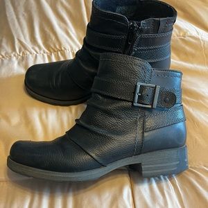 Leather ankle boots Moto style